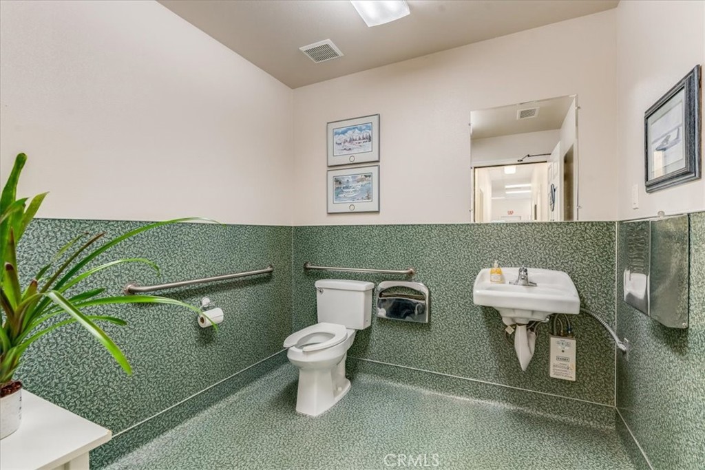7090 Atascadero