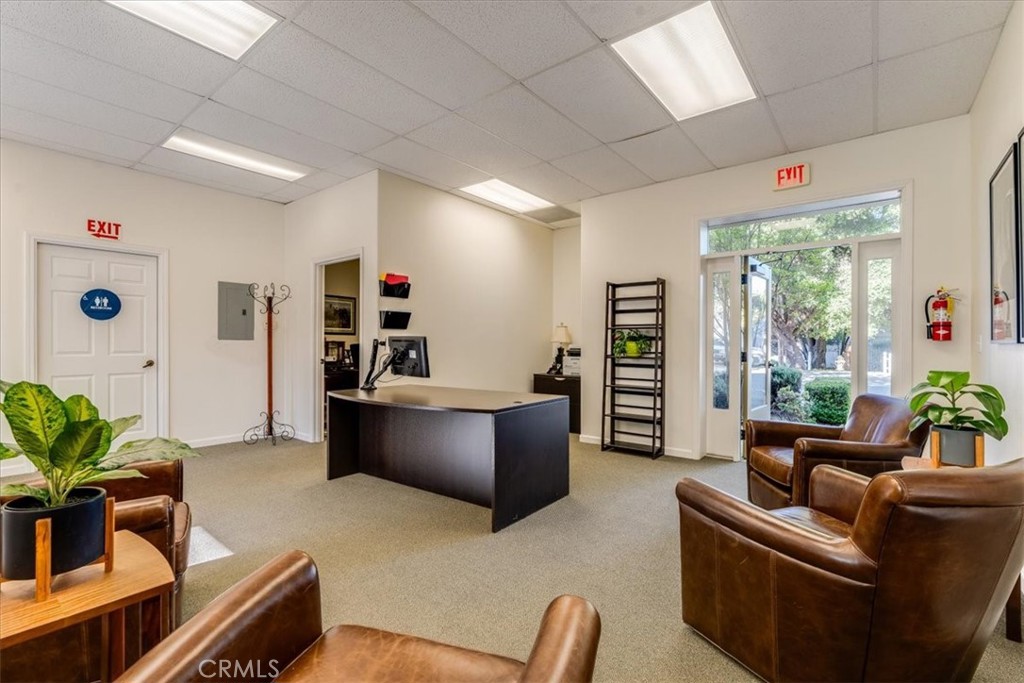 7090 Atascadero