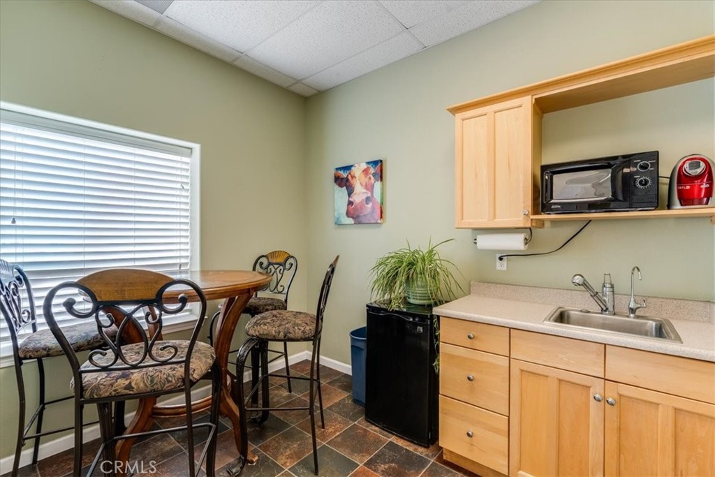 7090 Atascadero