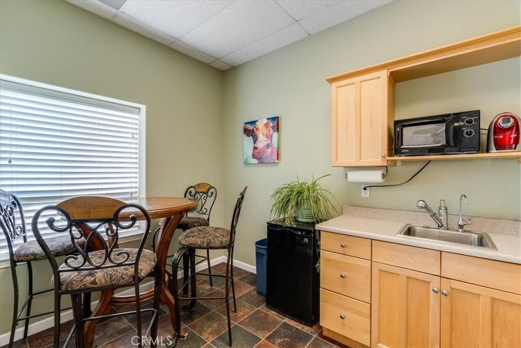 7090 Atascadero