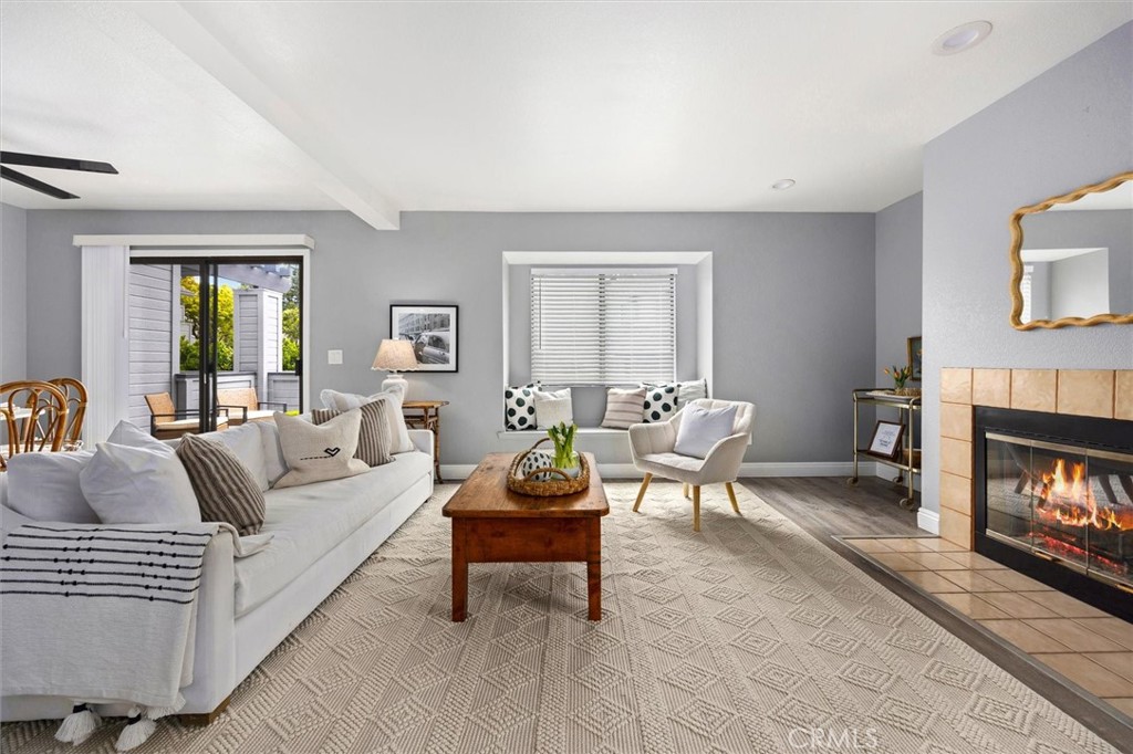 2221 King Court 40