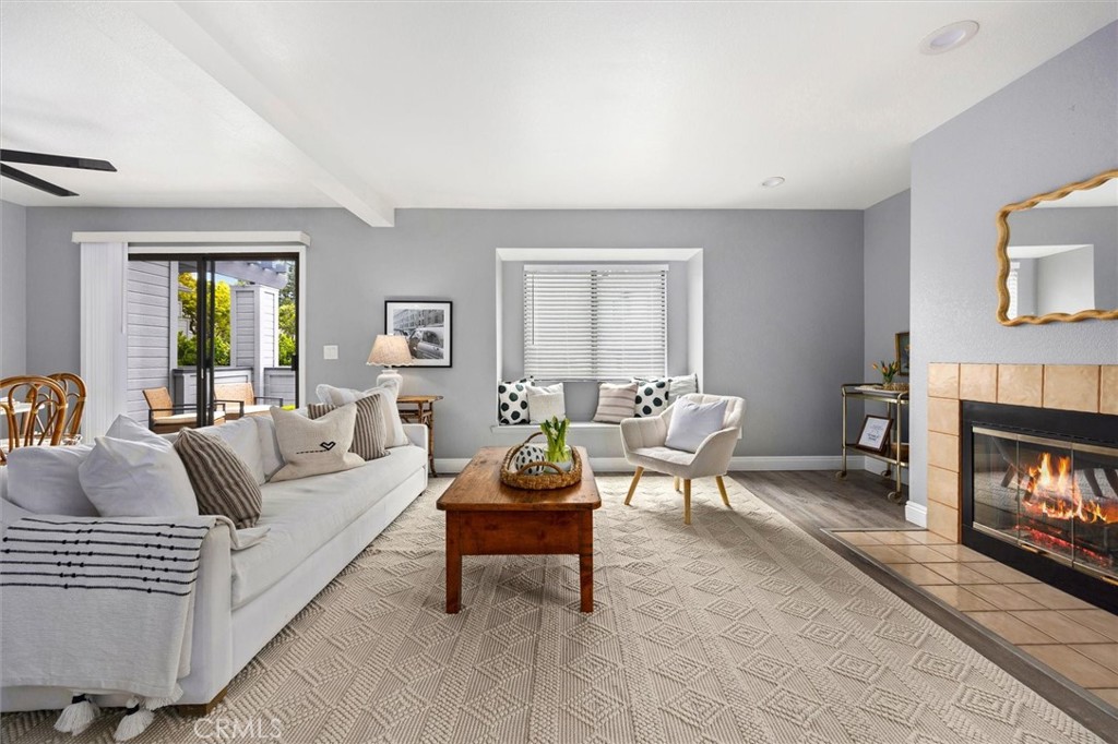 2221 King Court 40