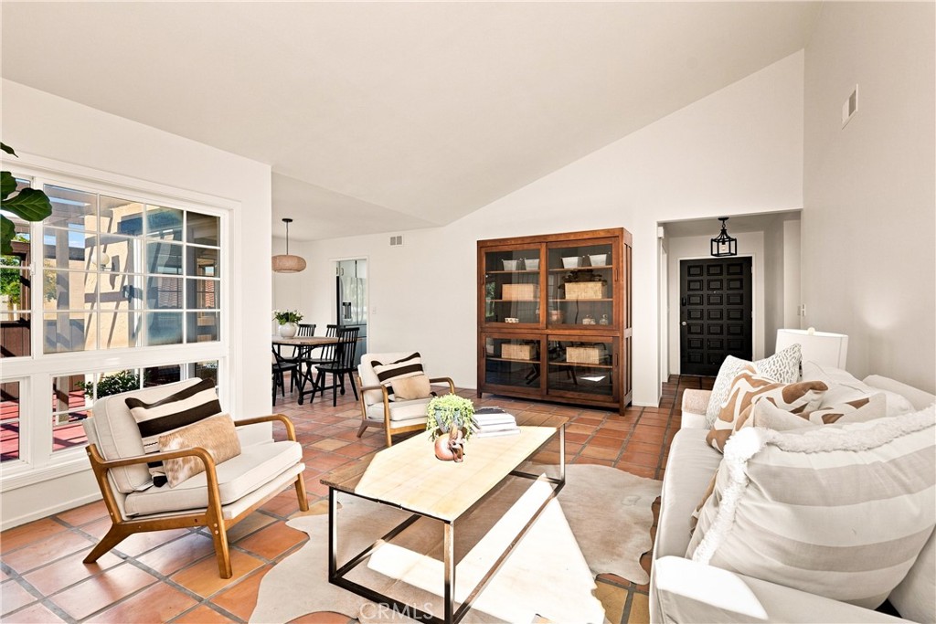 26 Los Palos Drive