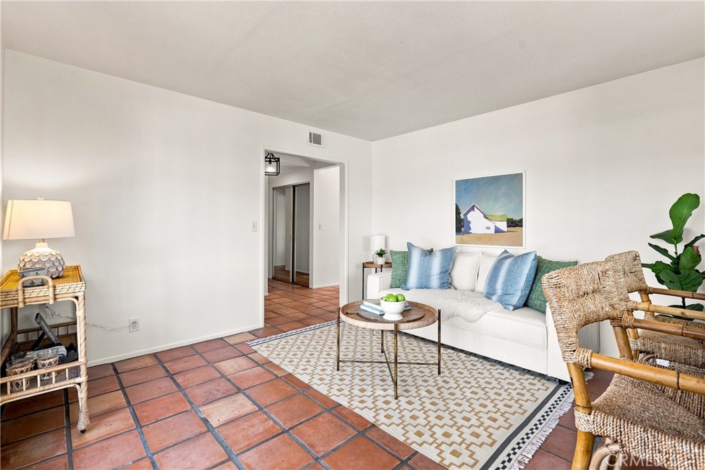 26 Los Palos Drive