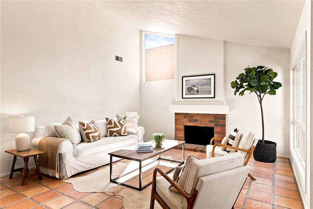 26 Los Palos Drive