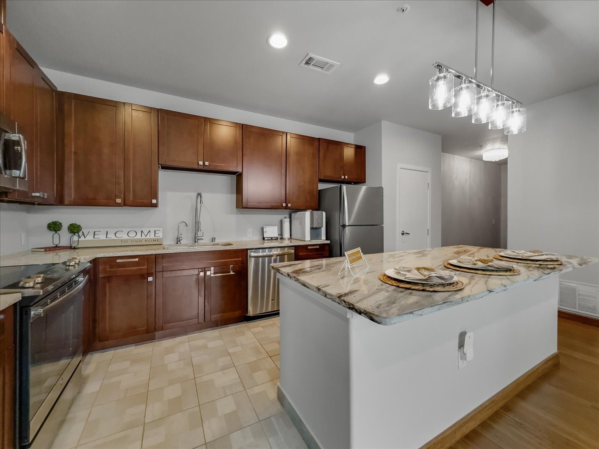 1220 W TRINITY MILLS Road 2005