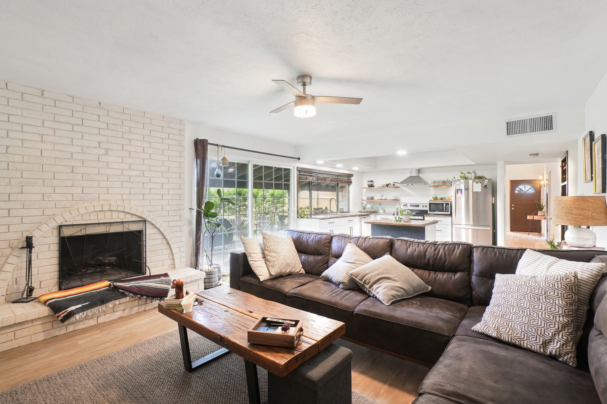3846 Ruidosa Avenue