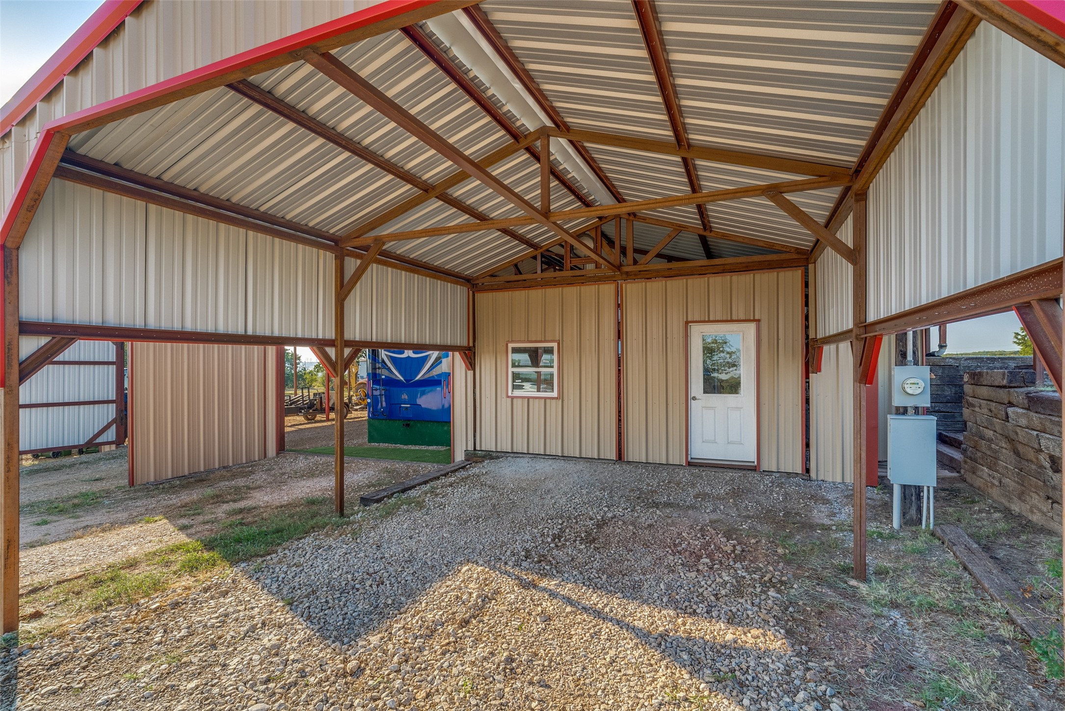 689 County Road 3737