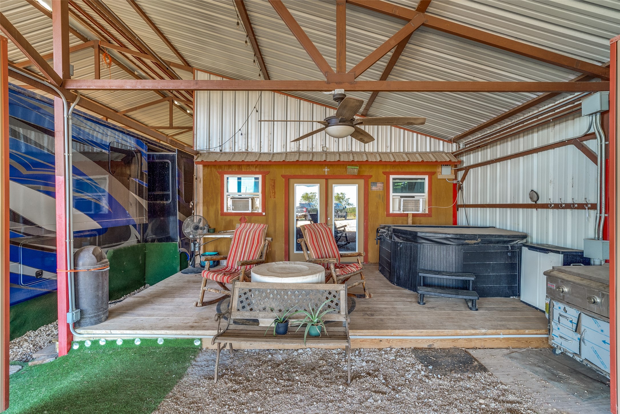 689 County Road 3737