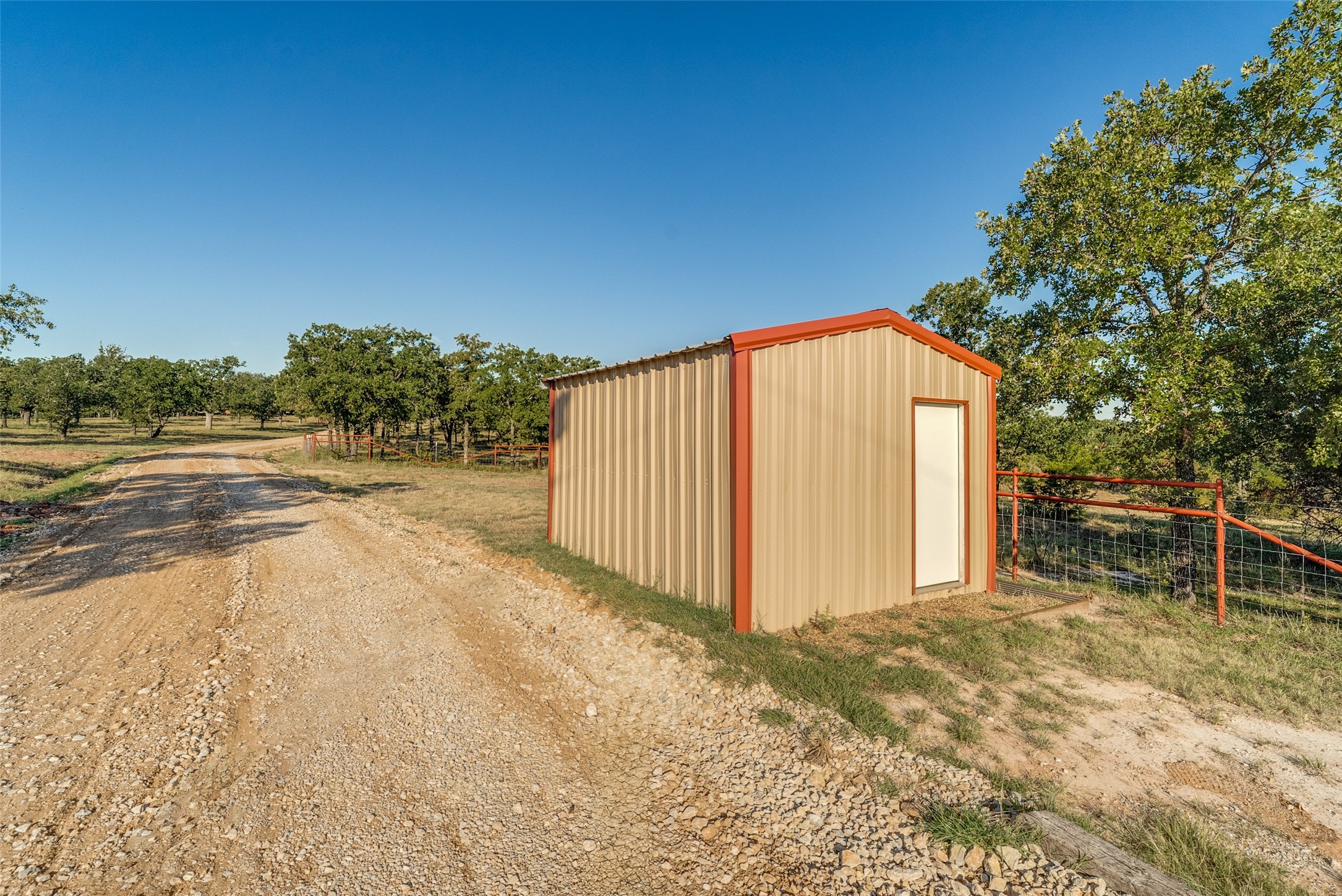 689 County Road 3737