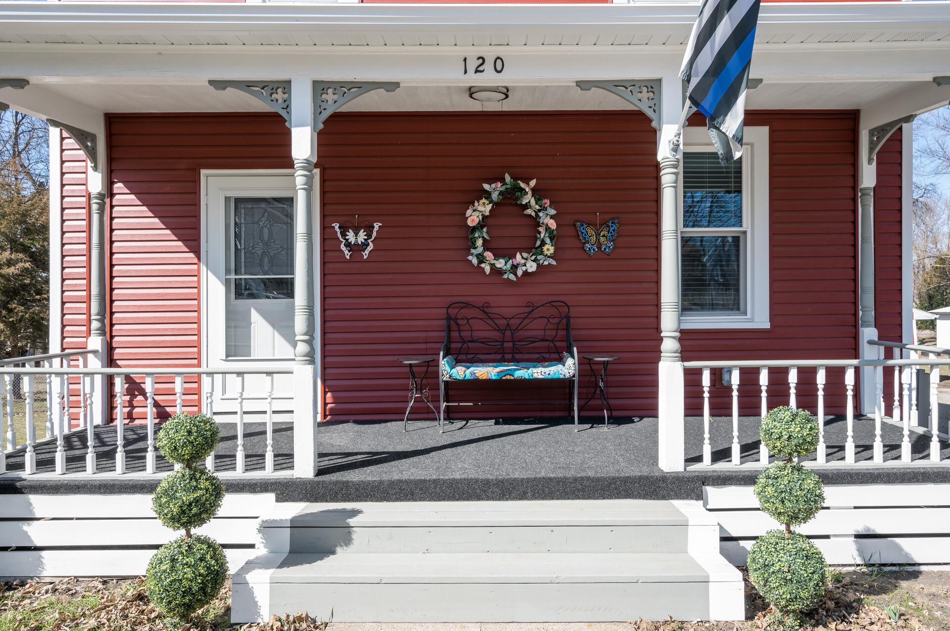 120 Elm Street E