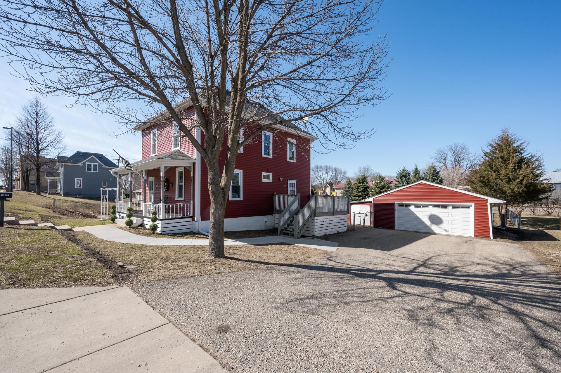 120 Elm Street E