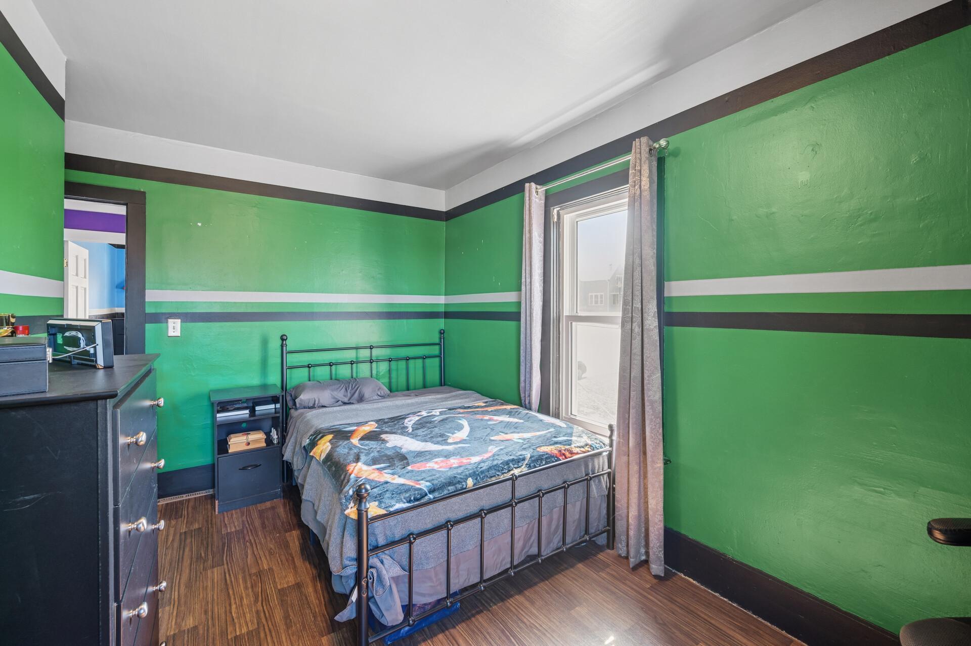 120 Elm Street E