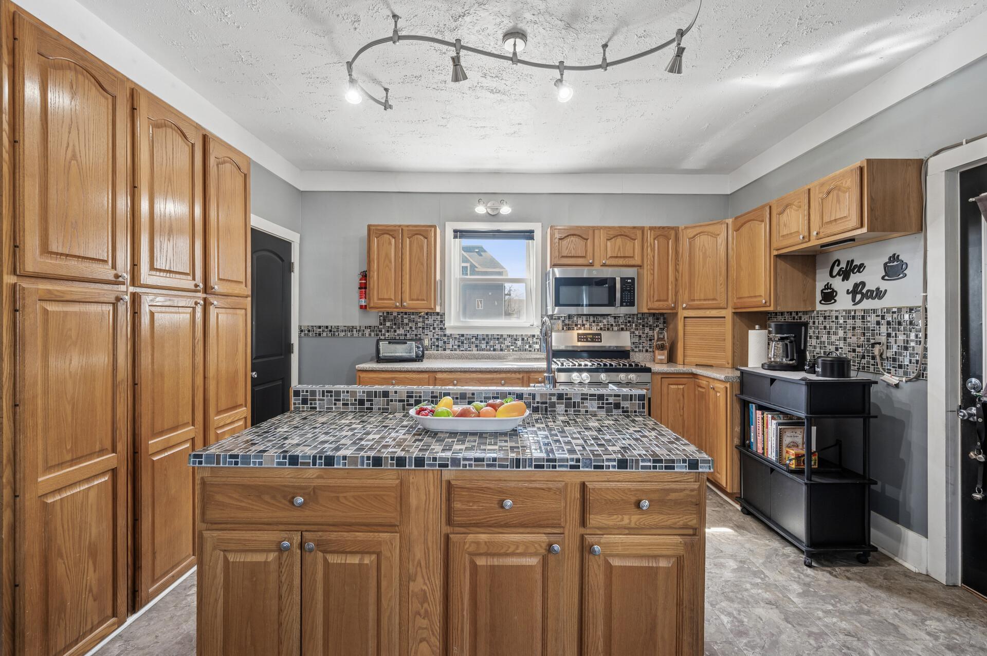 120 Elm Street E