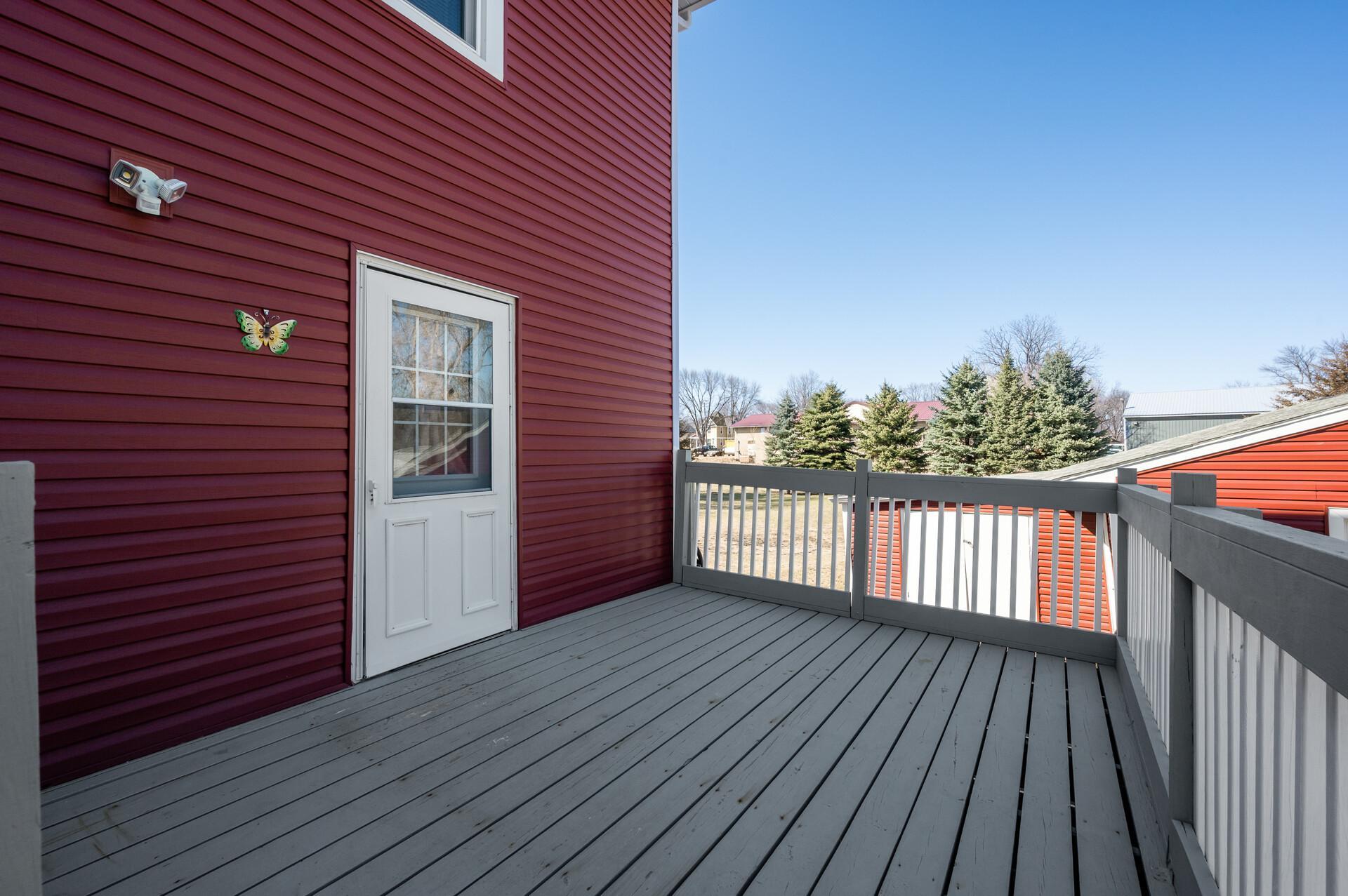 120 Elm Street E