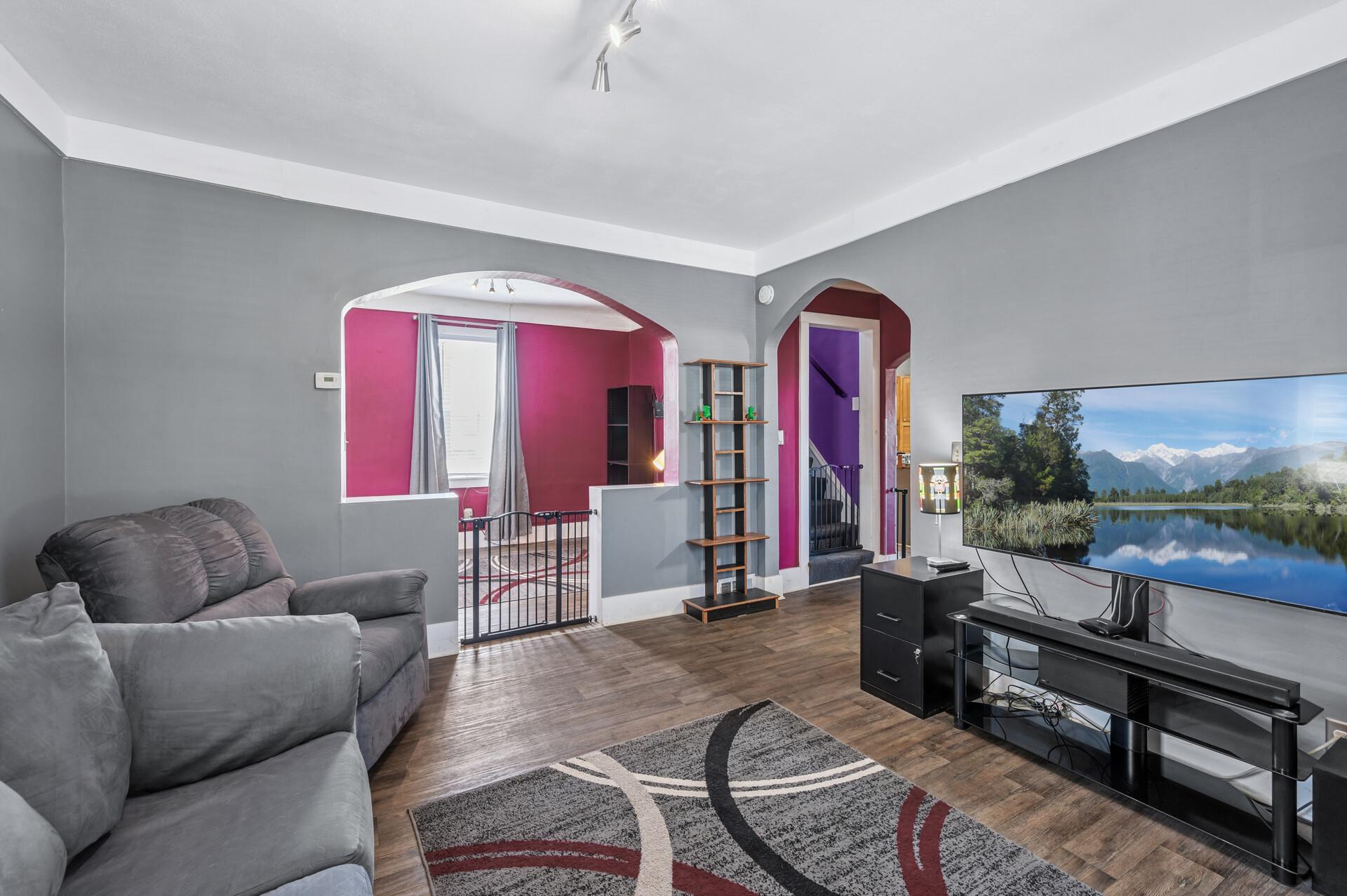 120 Elm Street E