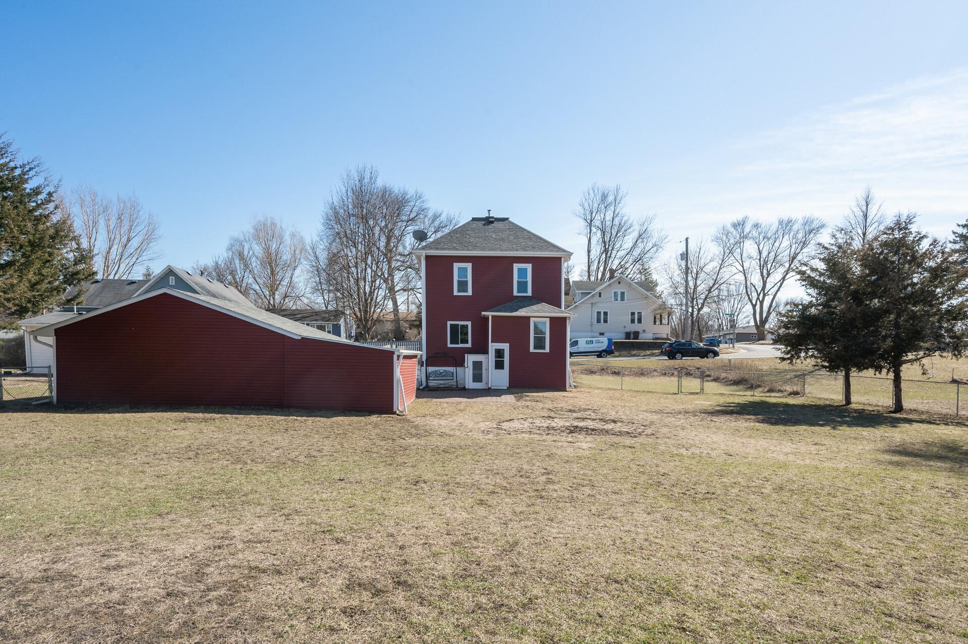 120 Elm Street E