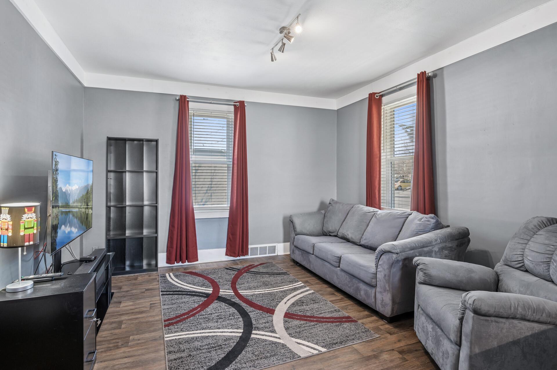 120 Elm Street E
