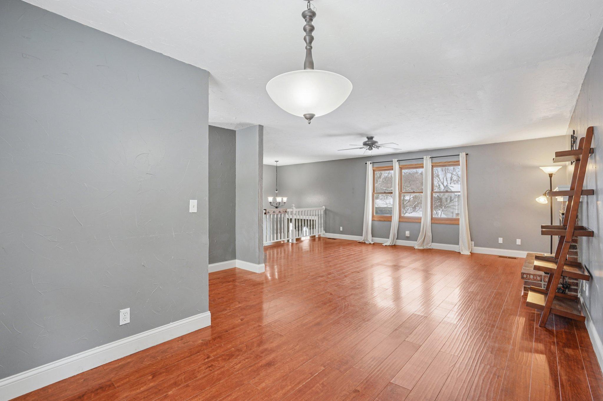 3109 Red Oak Circle N