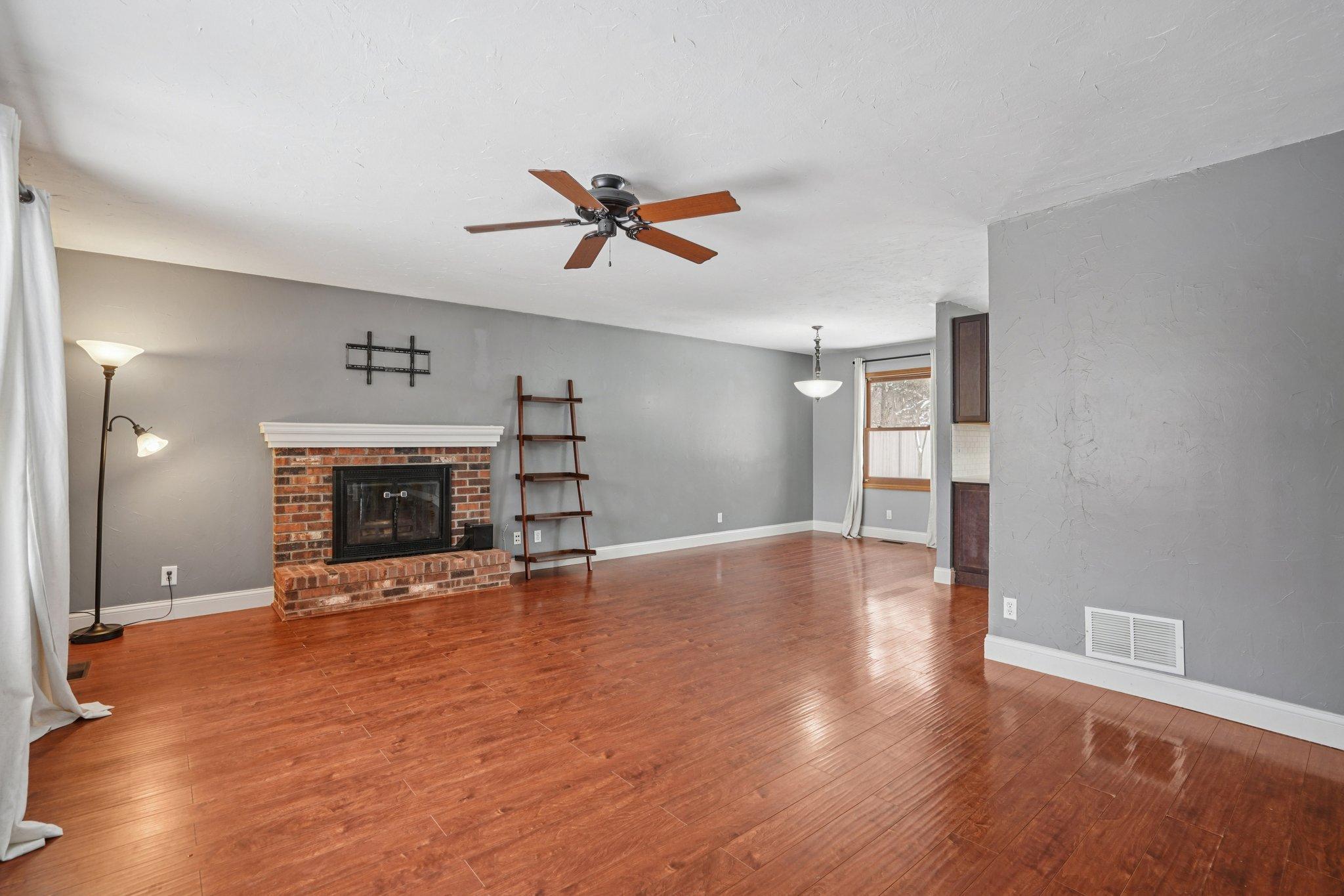 3109 Red Oak Circle N