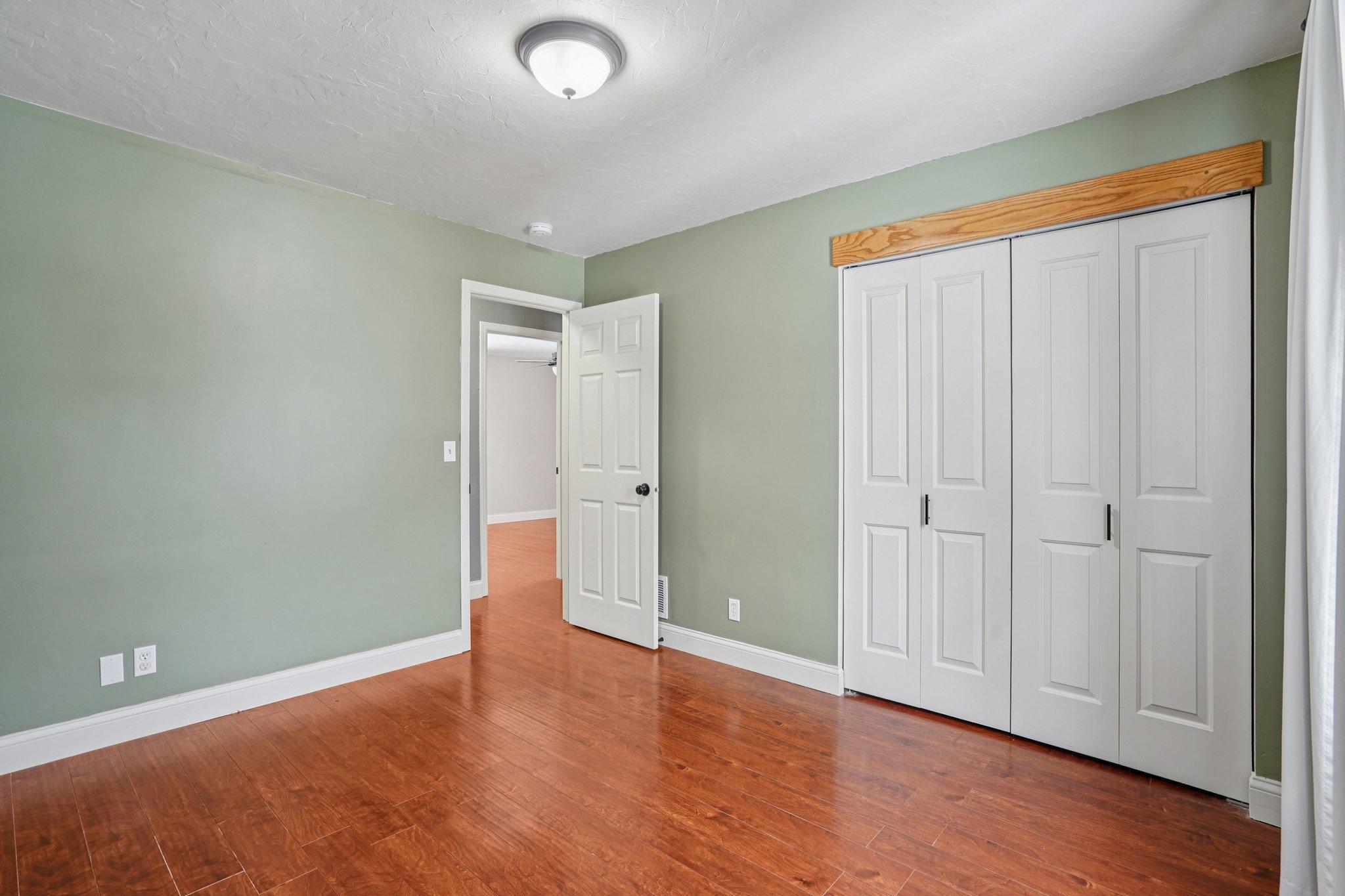 3109 Red Oak Circle N