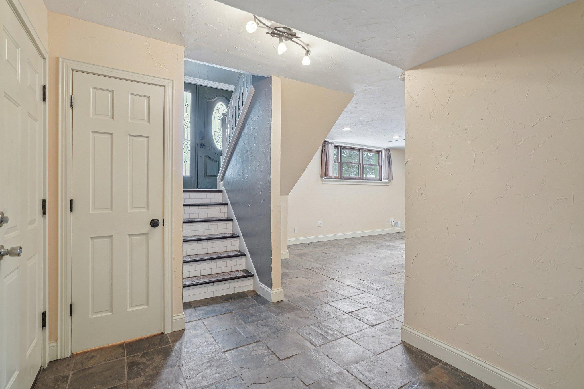 3109 Red Oak Circle N