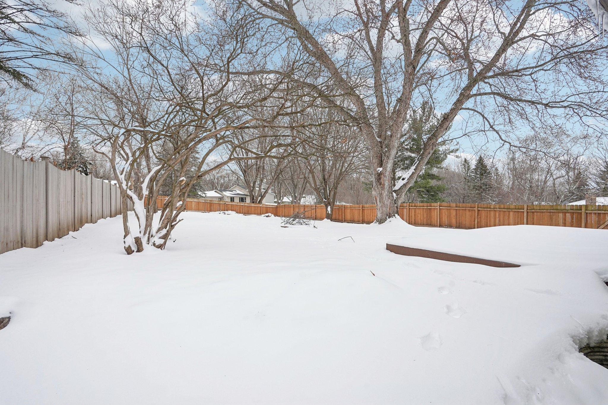 3109 Red Oak Circle N