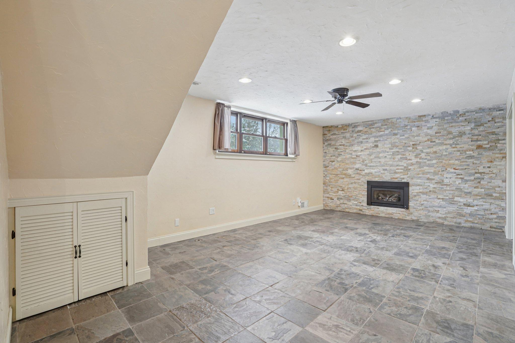 3109 Red Oak Circle N