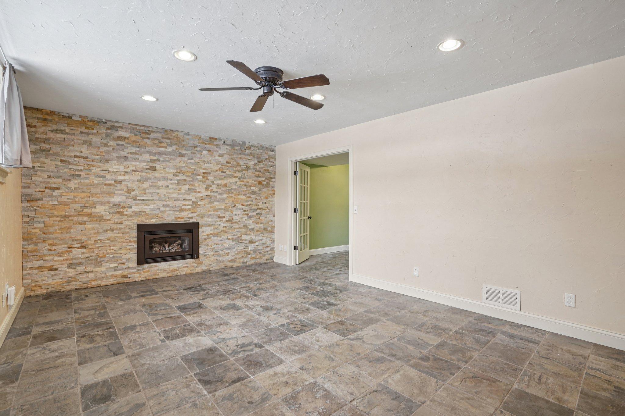 3109 Red Oak Circle N