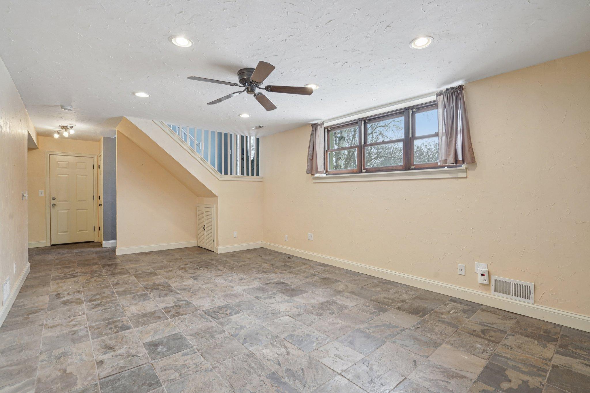 3109 Red Oak Circle N
