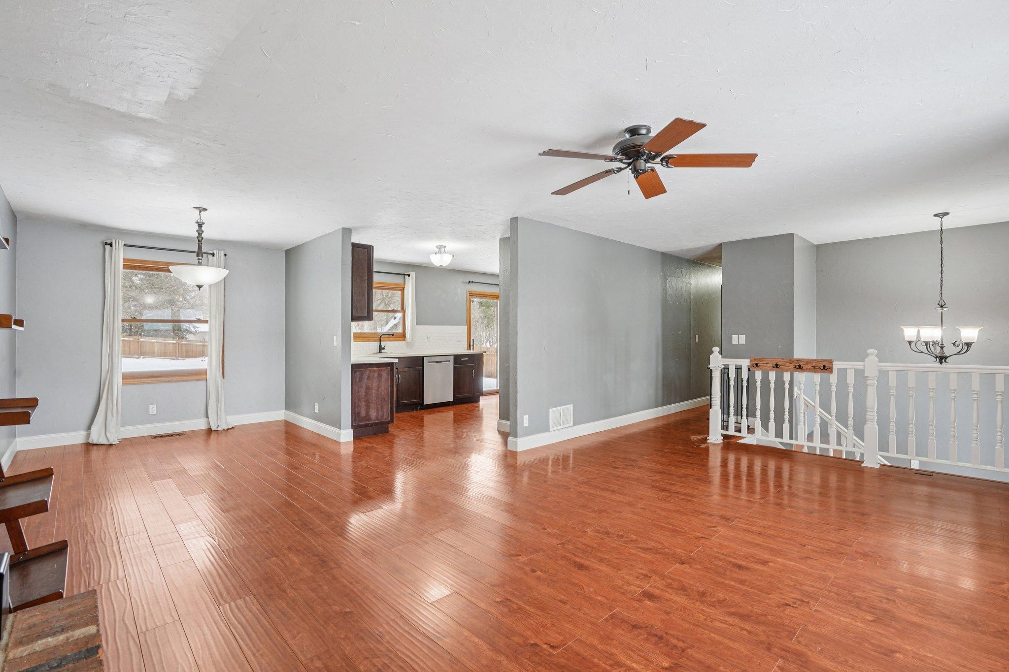 3109 Red Oak Circle N