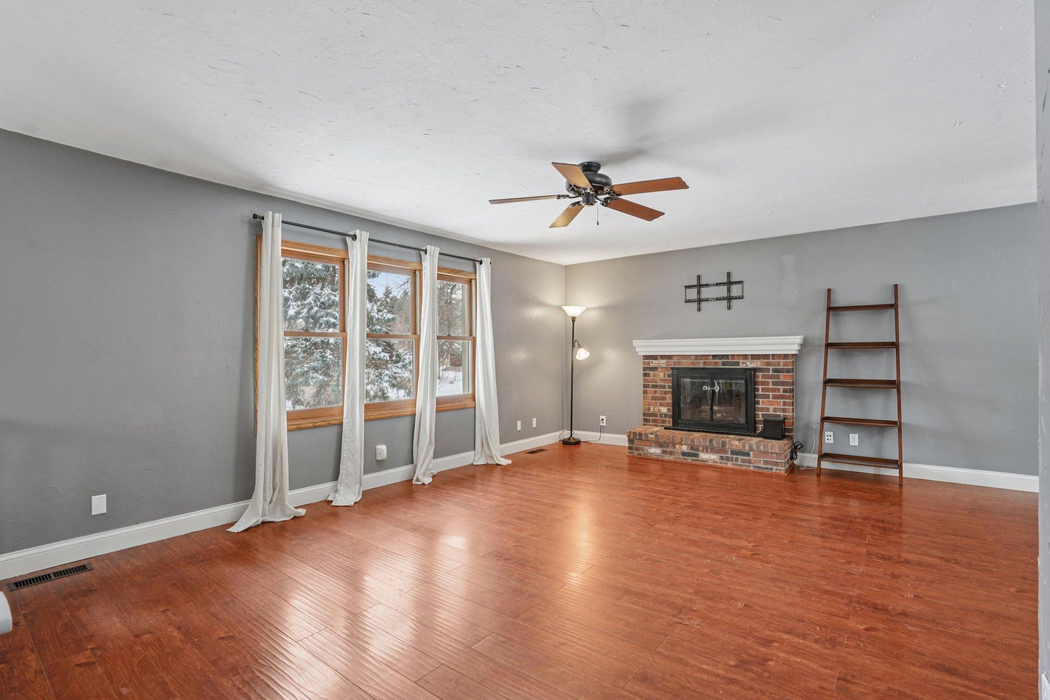 3109 Red Oak Circle N