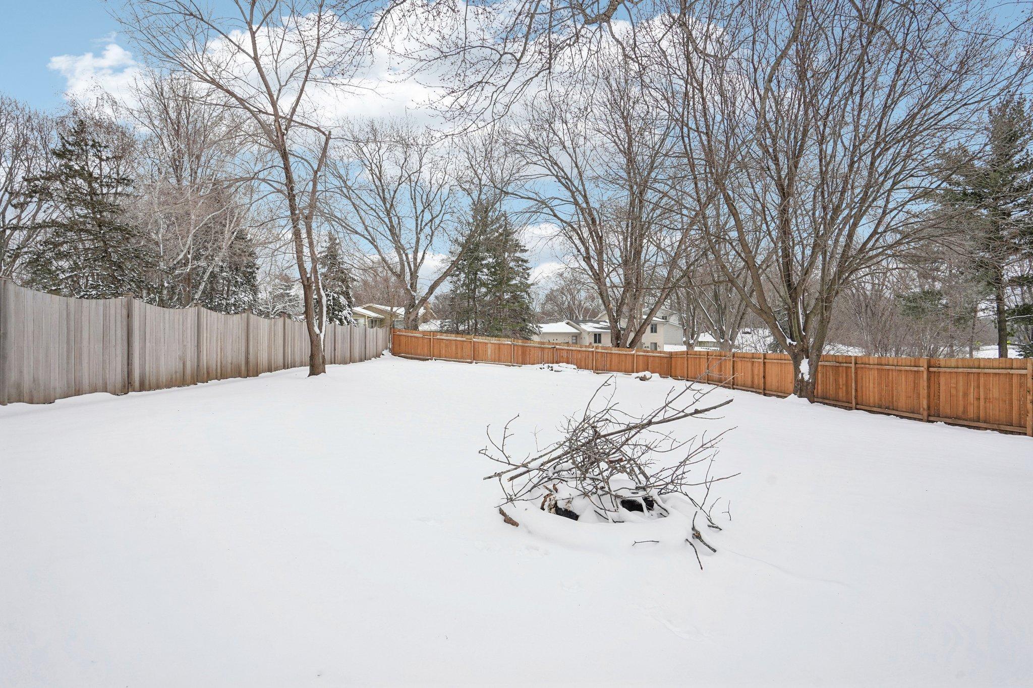 3109 Red Oak Circle N