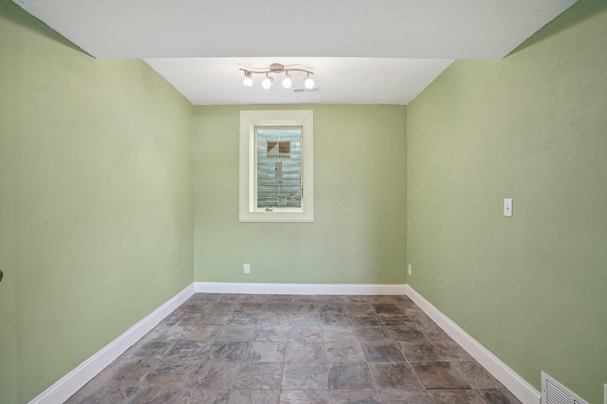3109 Red Oak Circle N