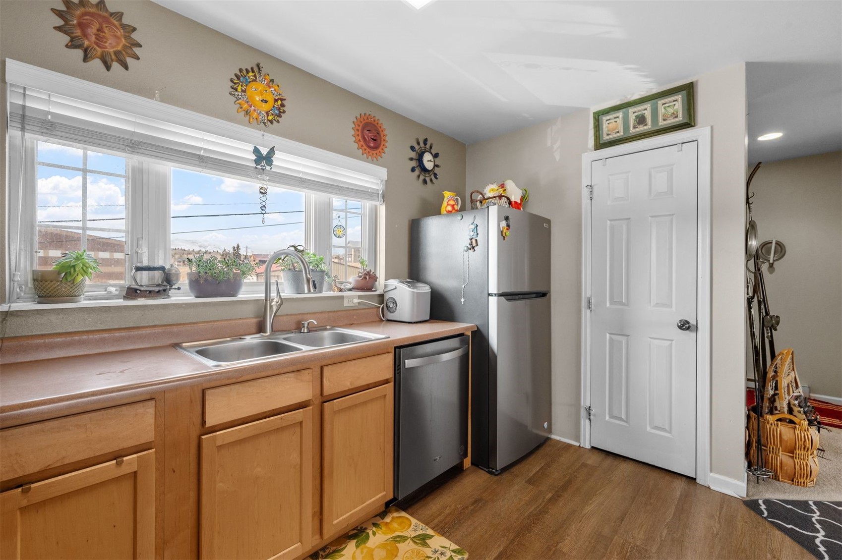 383 8th STREET 8