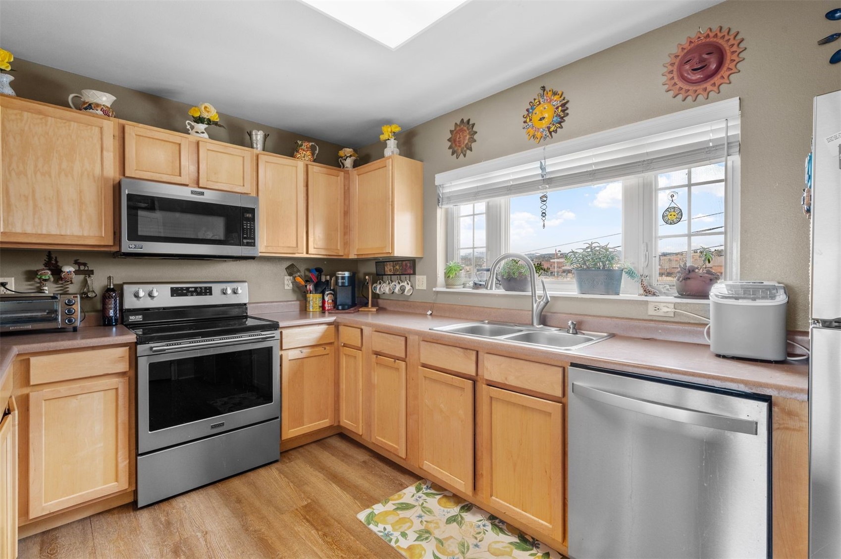 383 8th STREET 8