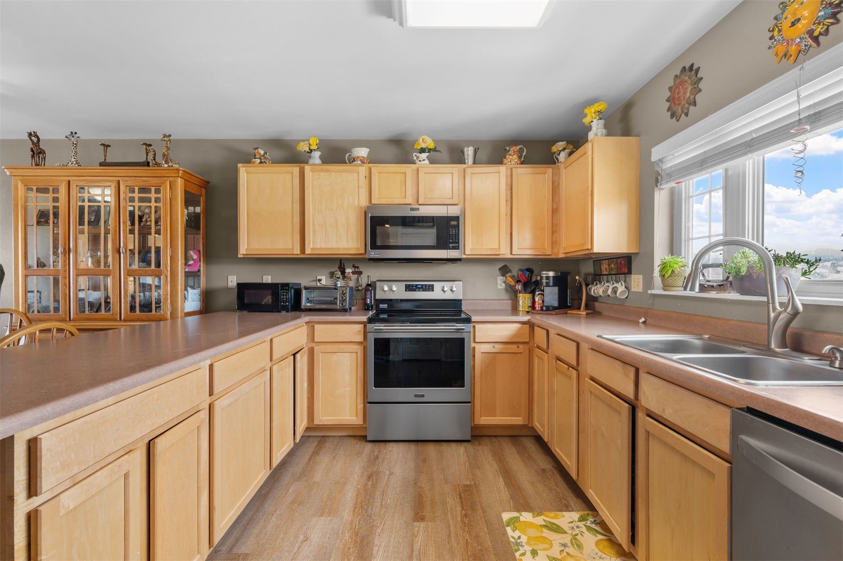 383 8th STREET 8