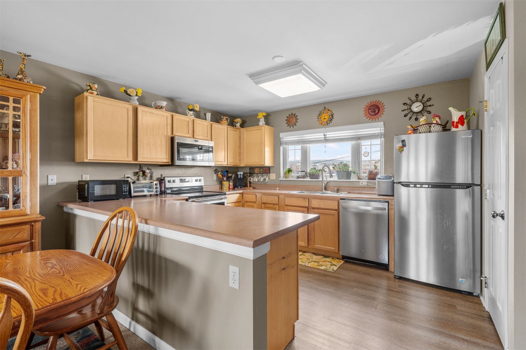 383 8th STREET 8