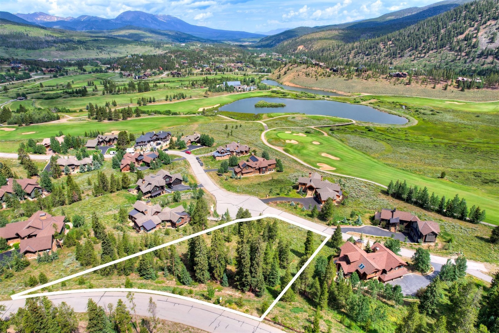 407 Lake Edge DRIVE