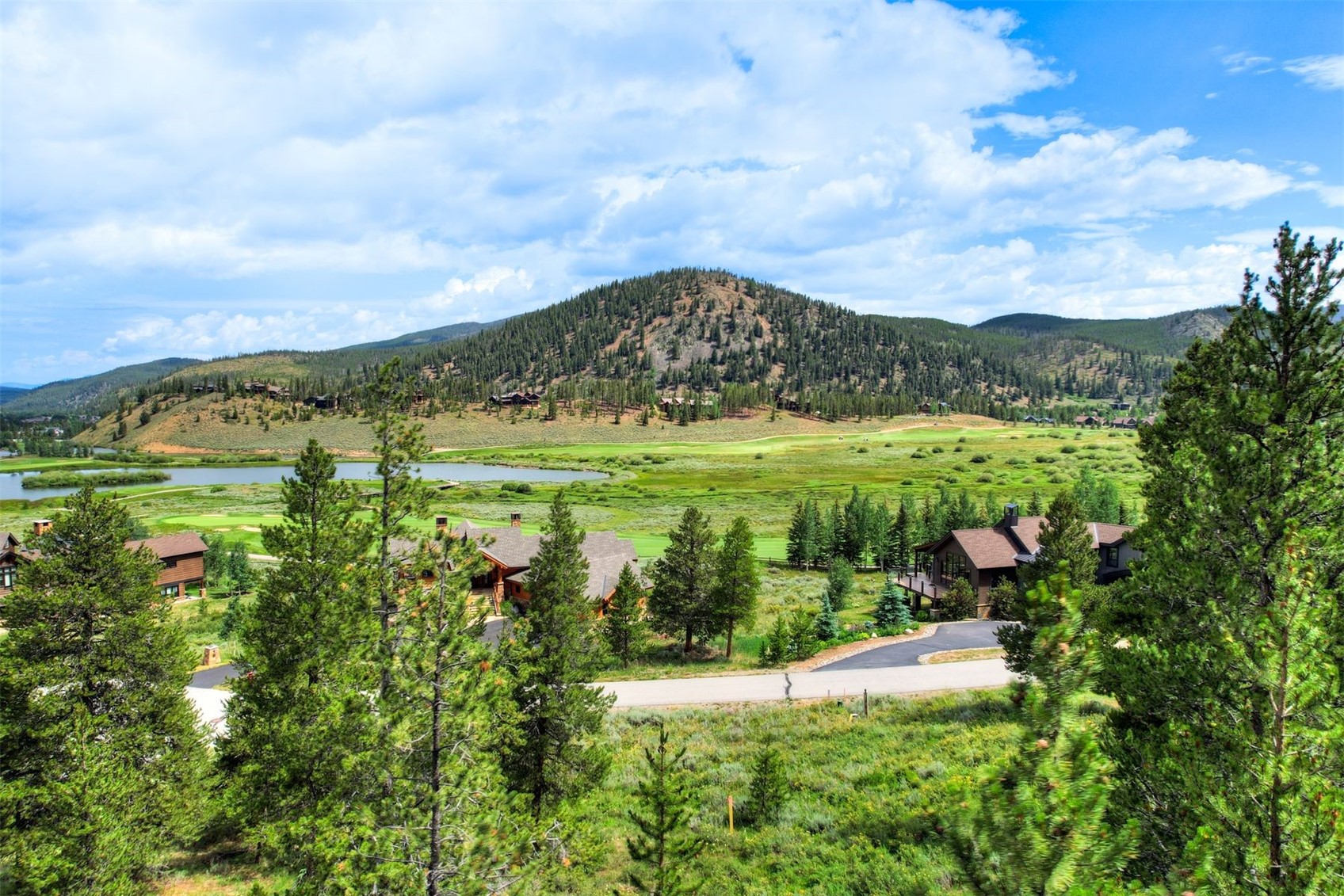 407 Lake Edge DRIVE