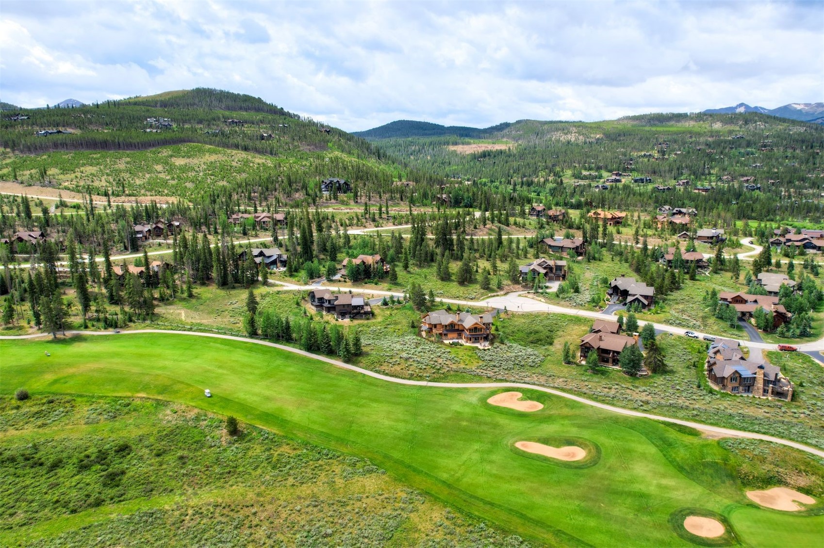 407 Lake Edge DRIVE