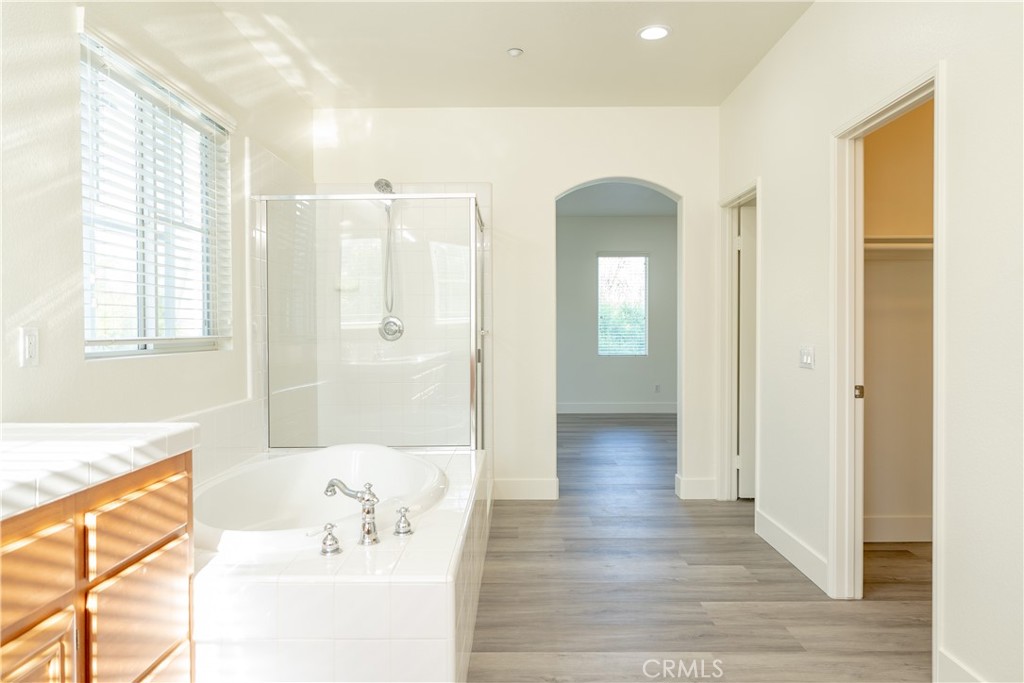 6158 N Kingsmill Court