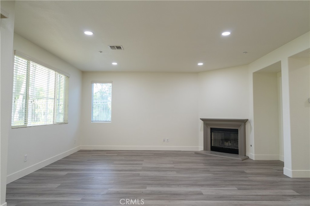 6158 N Kingsmill Court