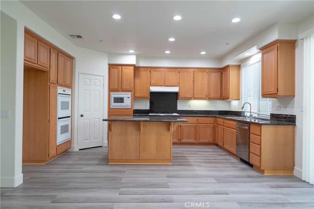 6158 N Kingsmill Court