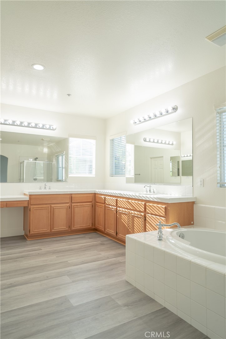 6158 N Kingsmill Court