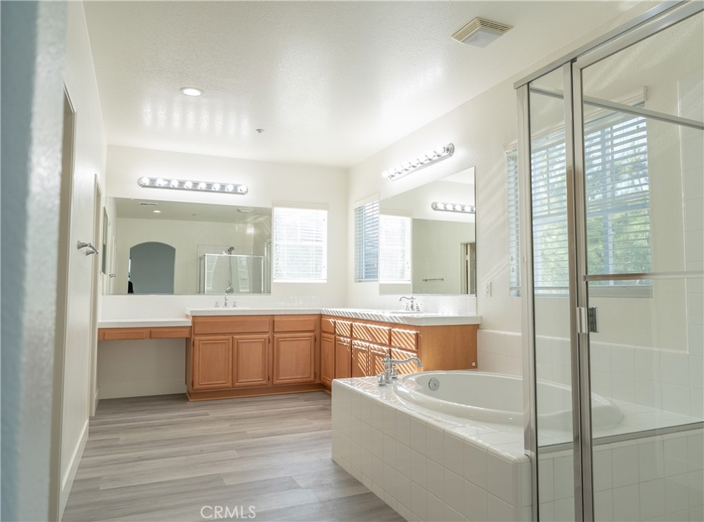 6158 N Kingsmill Court