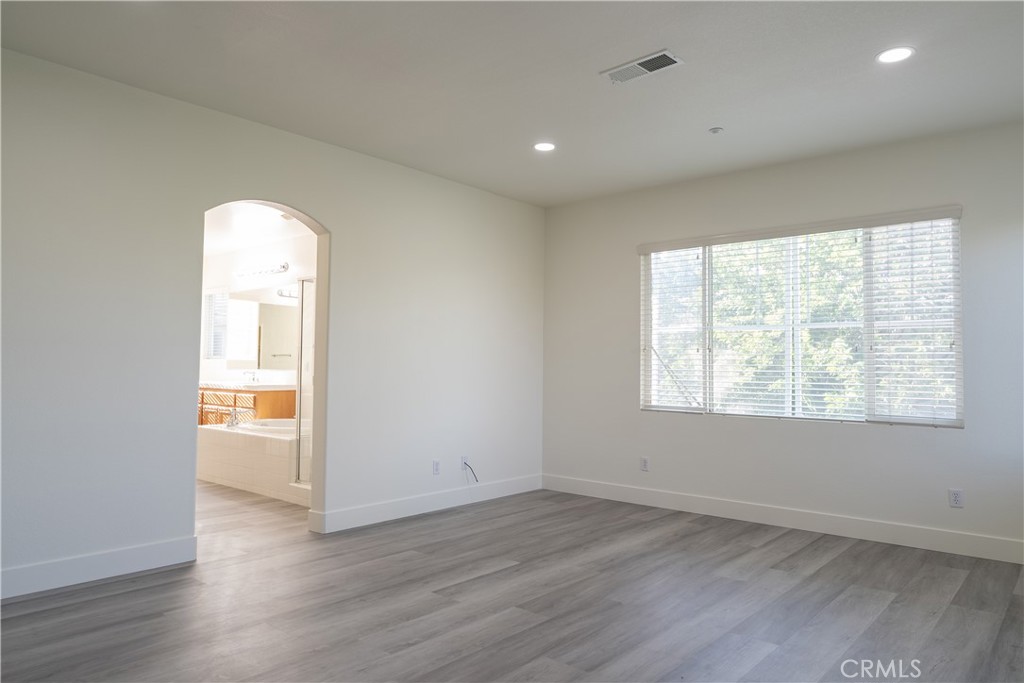 6158 N Kingsmill Court