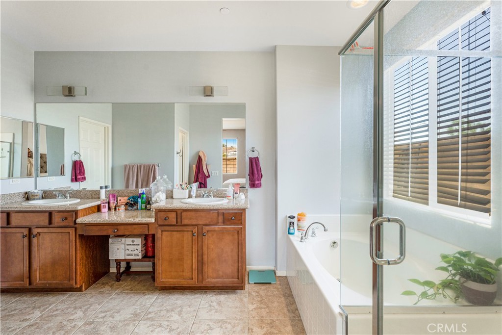 53002 Bantry Bay Street