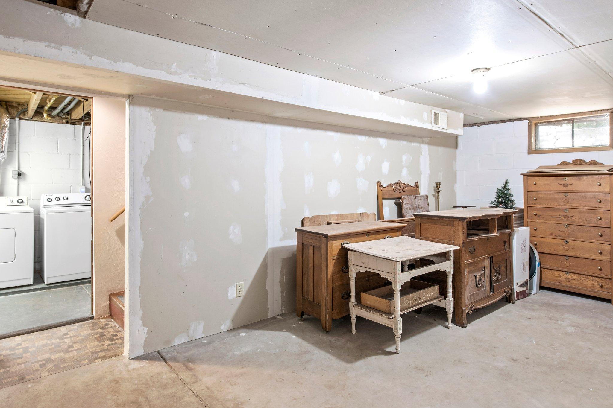 11201 Bittersweet Street NW