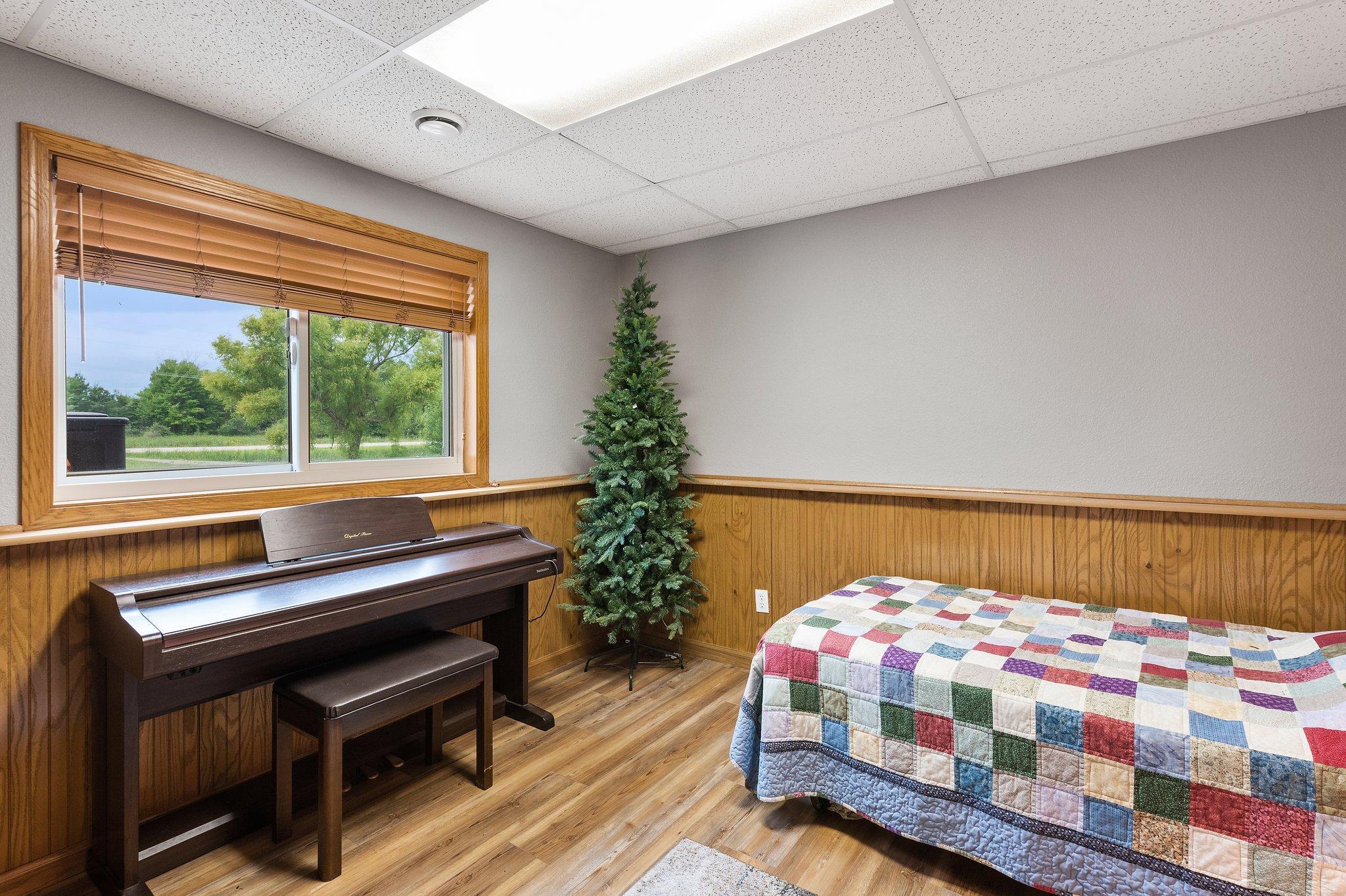 31787 Lakeway Drive NE